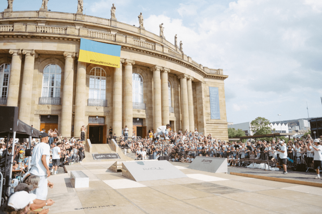 Public Viewing vor der Staatsoper Stuttgart