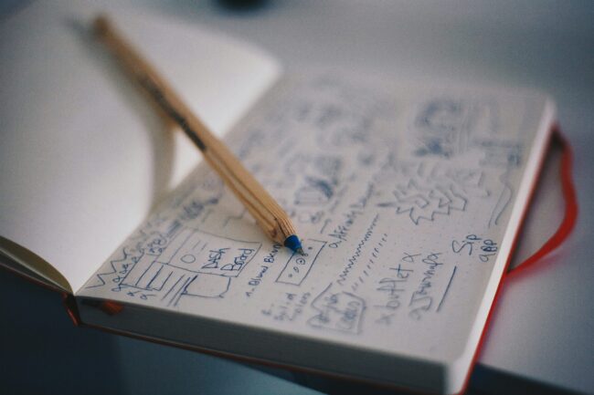 Notizbuch mit Skizzen zum Website Relaunch von RAOUL PROJECTS
